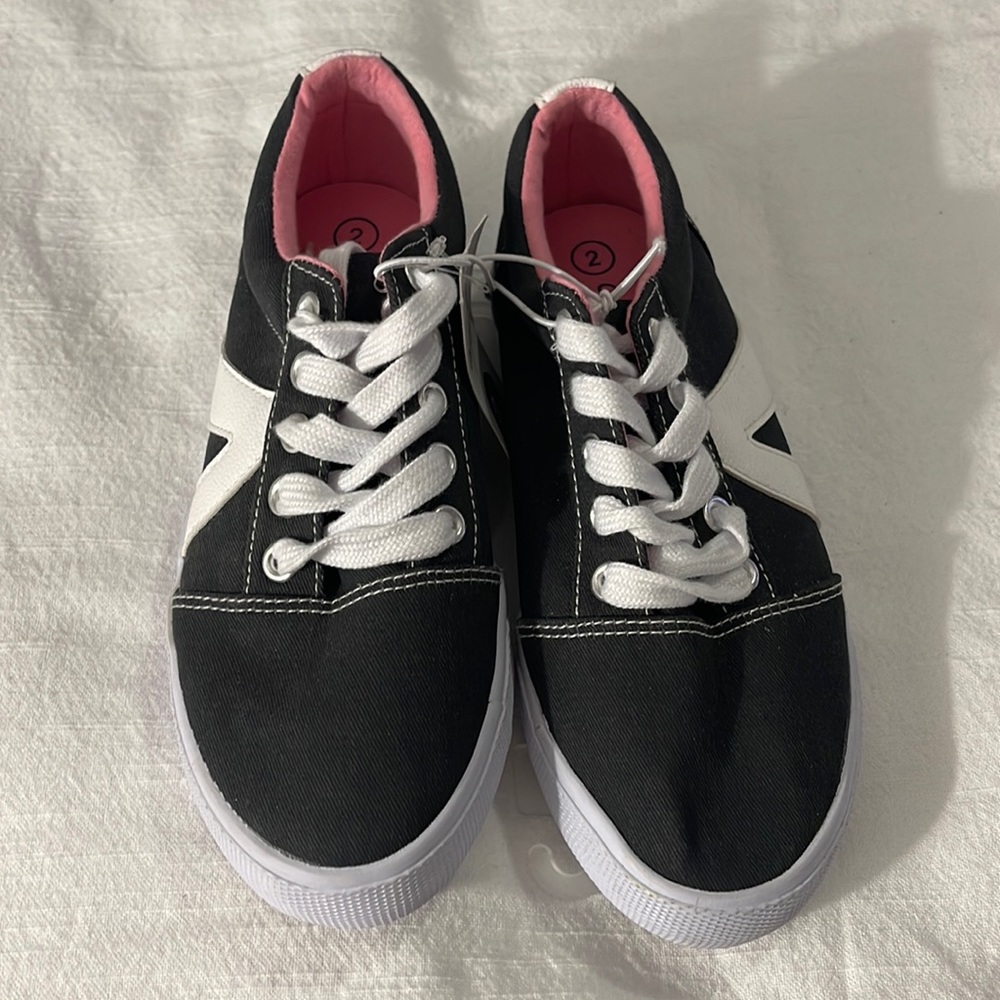 Cat & Jack Frossa Sneakers size 2 NWT